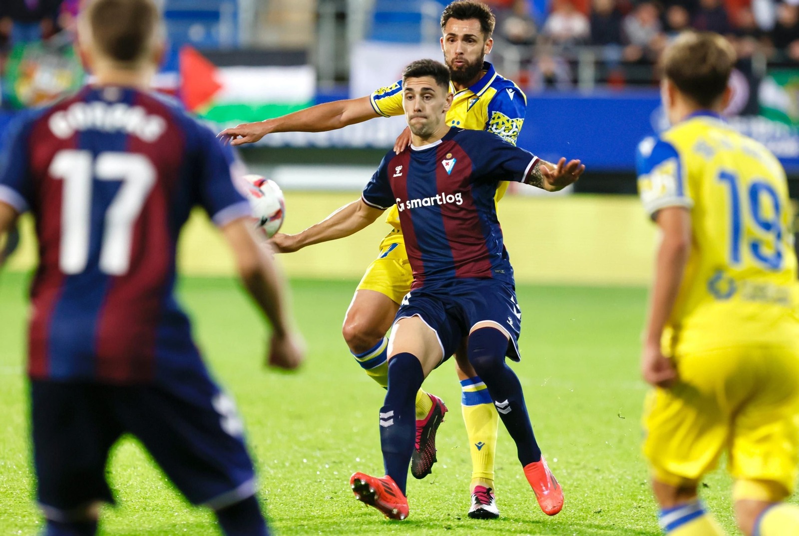 Nhận định soi kèo Cadiz vs Eibar lúc 01h30 ngày 1/4/2025 nhan-dinh-soi-keo-cadiz-vs-eibar-luc-01h30-ngay-1-4-2025-1